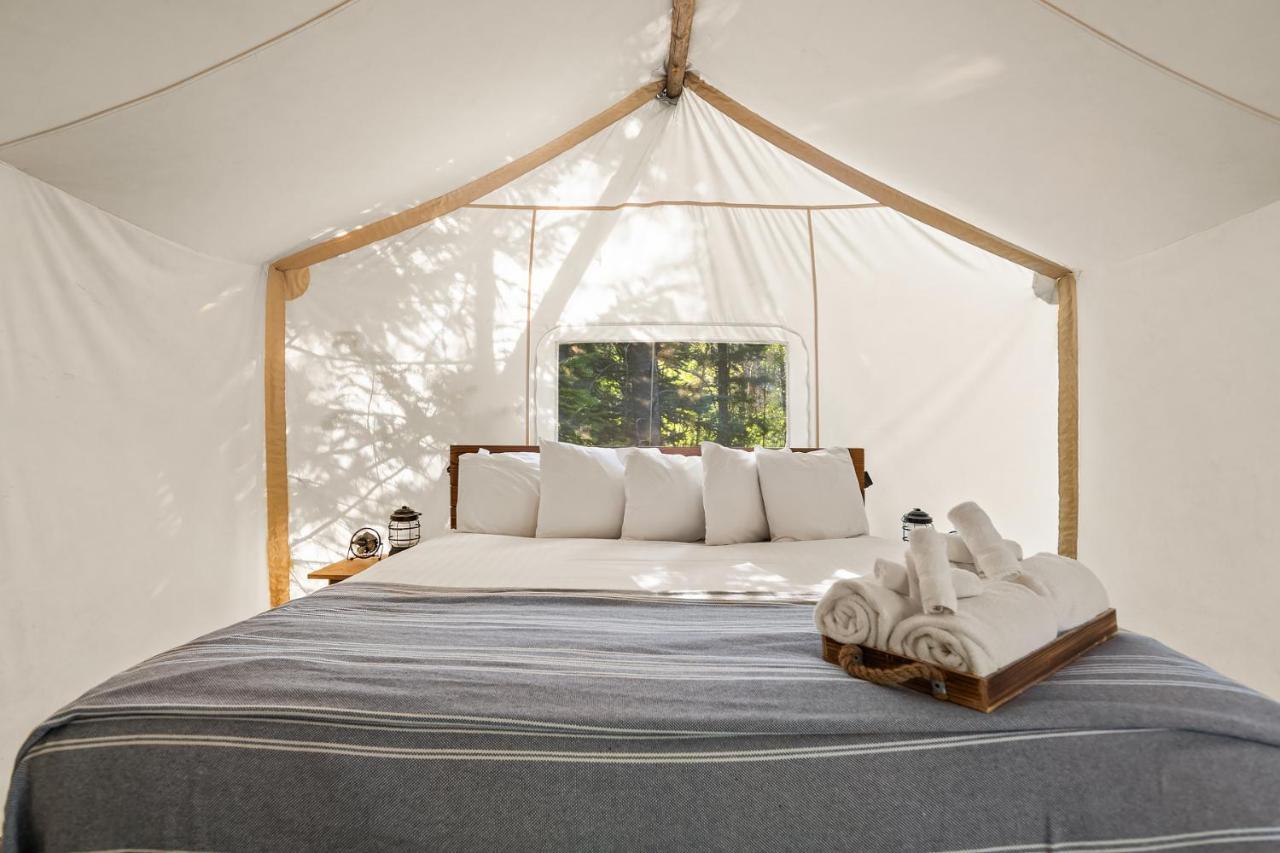 Under Canvas Glacier Coram Buitenkant foto